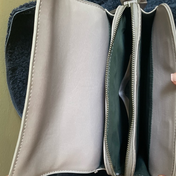 Matt & Nat vegan leather crossbody purse (light purple) - Picture 4 of 4